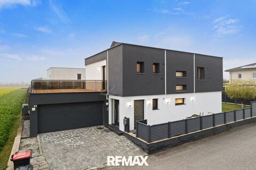 Luxury home in Holzhausen, Wels-Land