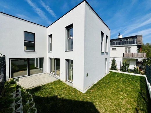 Luxury home in Pressbaum, Politischer Bezirk Sankt Pölten
