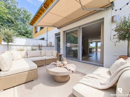 Luxury home in Fischamend Dorf, Politischer Bezirk Bruck an der Leitha