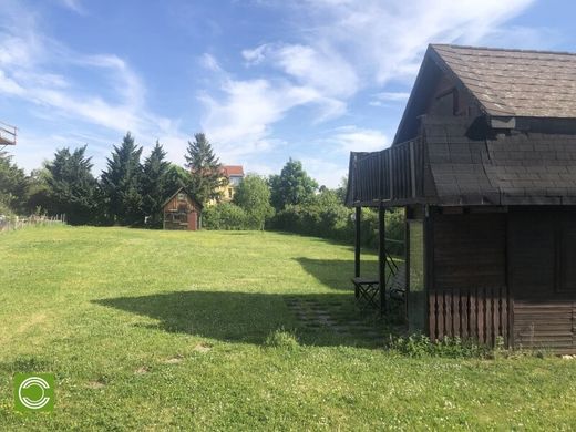 Land in Brunn am Gebirge, Politischer Bezirk Mödling
