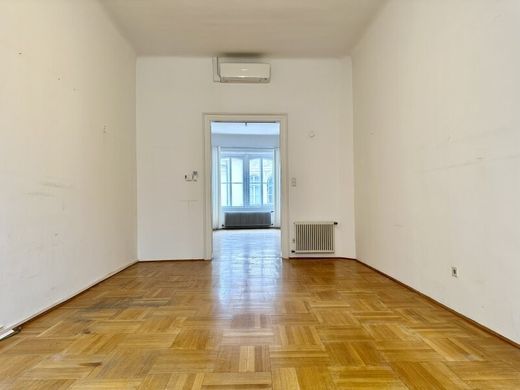 Office in Baden bei Wien, Politischer Bezirk Baden