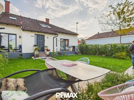 Luxury home in Deutsch-Wagram, Politischer Bezirk Gänserndorf