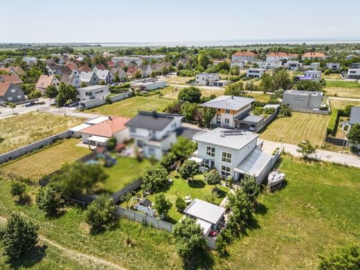 Neusiedl am See, Politischer Bezirk Neusiedl am Seeの高級住宅