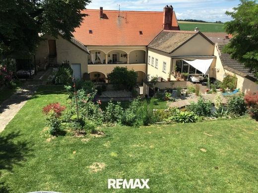 Luxury home in Weyerburg, Politischer Bezirk Hollabrunn