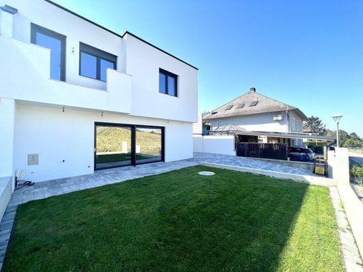 Luxury home in Enzersdorf an der Fischa, Politischer Bezirk Bruck an der Leitha