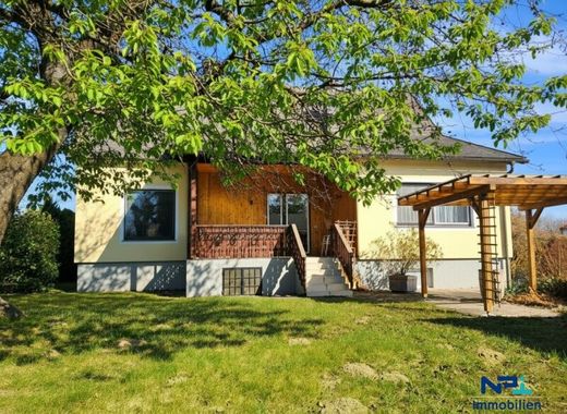 Элитный дом, Enzesfeld, Politischer Bezirk Baden