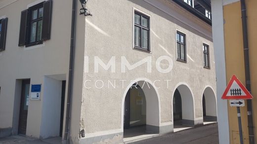 Office in Weißenkirchen in der Wachau, Politischer Bezirk Krems
