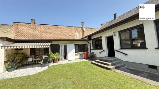 Luxury home in Ebergassing, Politischer Bezirk Bruck an der Leitha