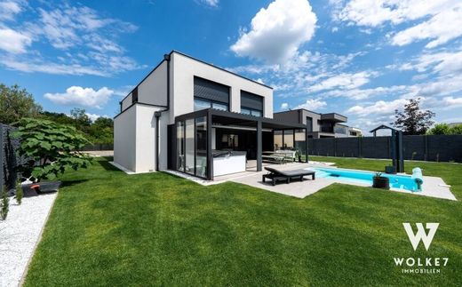 Luxury home in Strasshof an der Nordbahn, Politischer Bezirk Gänserndorf