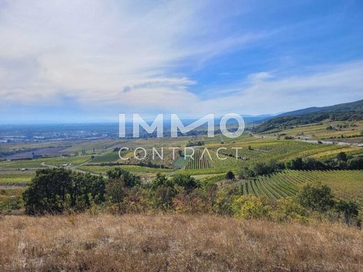 Land in Gumpoldskirchen, Politischer Bezirk Mödling