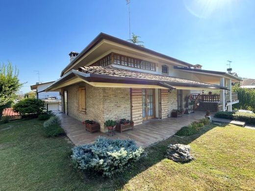 Luxe woning in Cervignano del Friuli, Udine