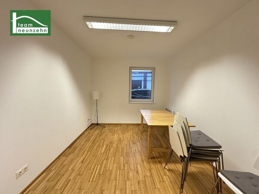 Biuro w Himberg, Politischer Bezirk Bruck an der Leitha