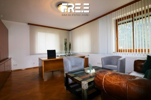 Office in Melk, Politischer Bezirk Melk