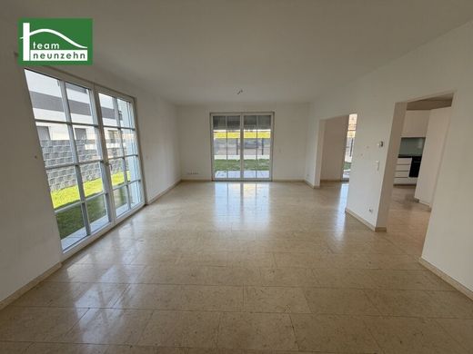 Luxury home in Steinabrückl, Politischer Bezirk Wiener Neustadt