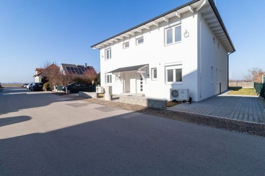 Maison de luxe à Gerasdorf bei Wien, Politischer Bezirk Korneuburg