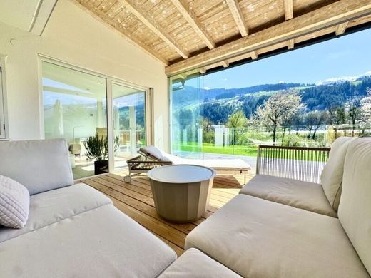 Элитный дом, Фомп, Politischer Bezirk Schwaz