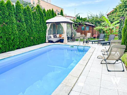 Элитный дом, Гензерндорф, Politischer Bezirk Gänserndorf