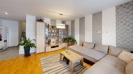 Maison de luxe à Enzersfeld, Politischer Bezirk Korneuburg