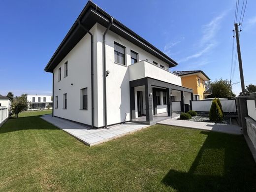 Элитный дом, Штрассхоф-ан-дер-Нордбан, Politischer Bezirk Gänserndorf