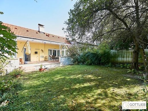 Luxury home in Bisamberg, Politischer Bezirk Korneuburg