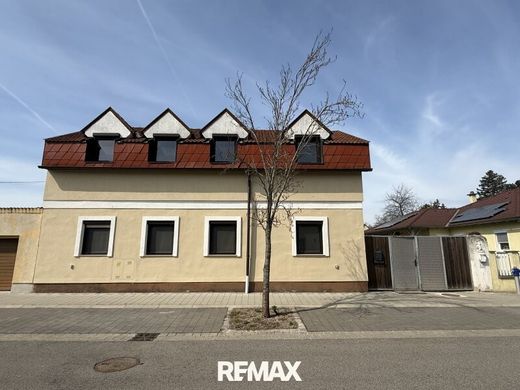 Элитный дом, Kleinneusiedl, Politischer Bezirk Bruck an der Leitha
