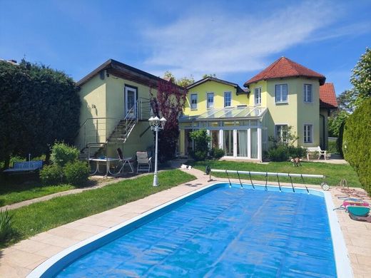 Luxury home in Klausen-Leopoldsdorf, Politischer Bezirk Baden