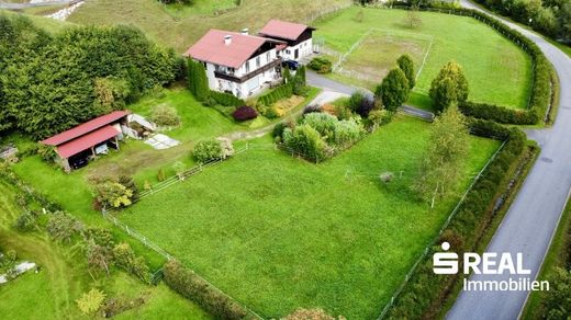 Lüks ev Neukirchen, Politischer Bezirk Gmunden