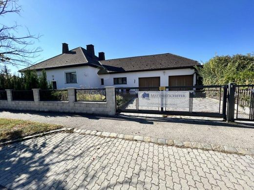 Luxury home in Oberwaltersdorf, Politischer Bezirk Baden