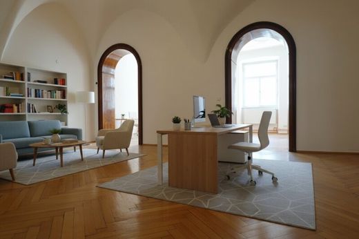 Office in Sankt Veit an der Glan, Politischer Bezirk Sankt Veit an der Glan