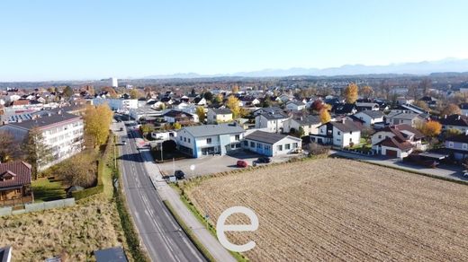 Teren w Lambach, Wels-Land