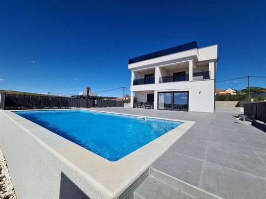 Luxe woning in Tinj, Benkovac