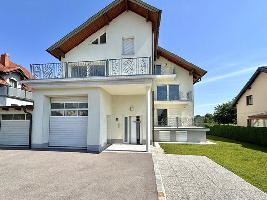 Casa de luxo - Stockerau, Politischer Bezirk Korneuburg