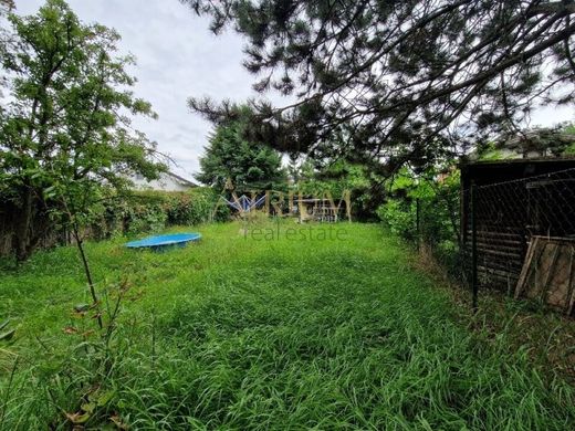 Land in Vösendorf, Politischer Bezirk Mödling
