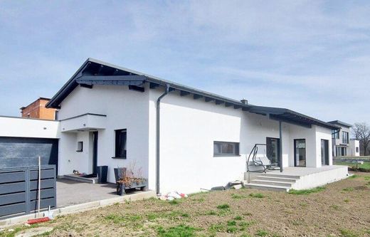 Luxury home in Taufkirchen an der Trattnach, Politischer Bezirk Grieskirchen