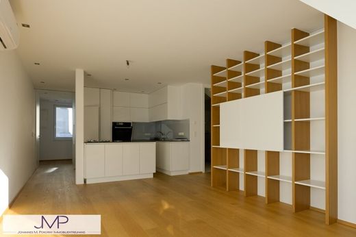 Apartment / Etagenwohnung zu verkaufen in Neubau