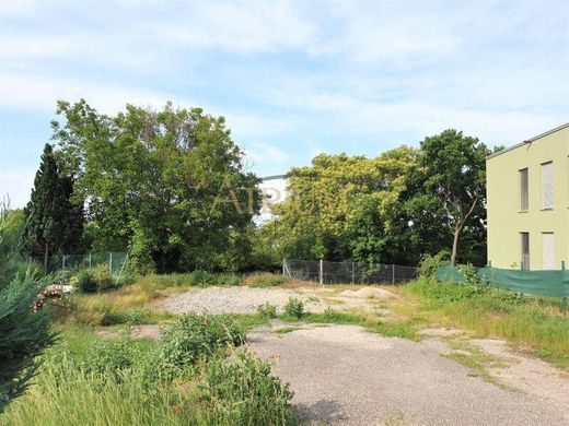 أرض ﻓﻲ فيينا, Wien Stadt