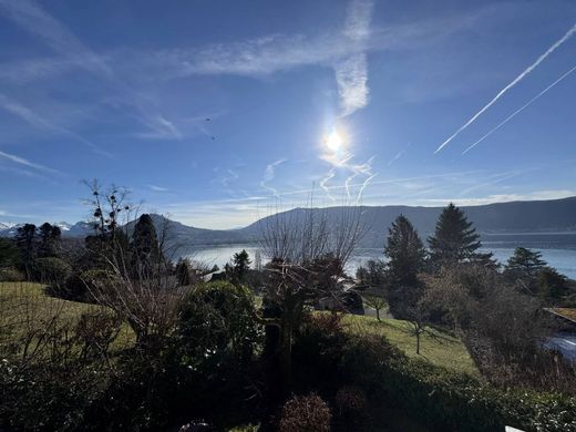 Villa in Veyrier-du-Lac, Haute-Savoie