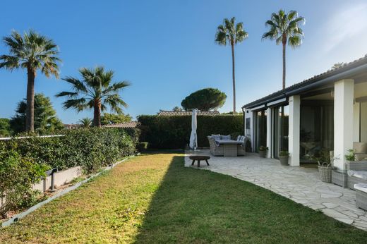 Villa en Villeneuve-Loubet, Alpes Marítimos