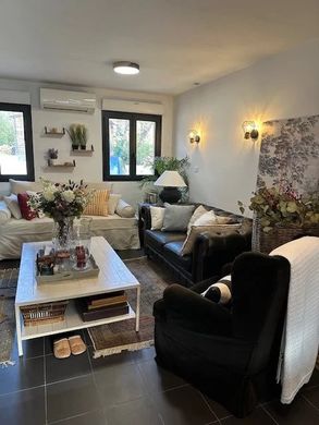 Villa in Saint-Maximin-la-Sainte-Baume, Var