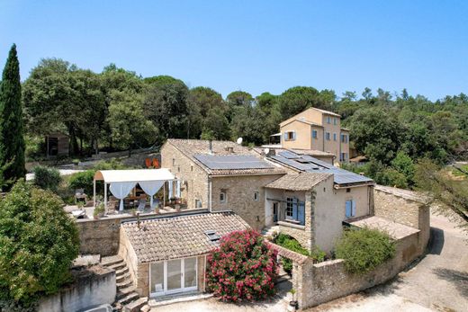 Zamek w Saint-Michel-d'Euzet, Gard