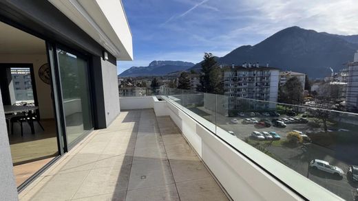 Annecy-le-Vieux, Haute-Savoieのアパートメント
