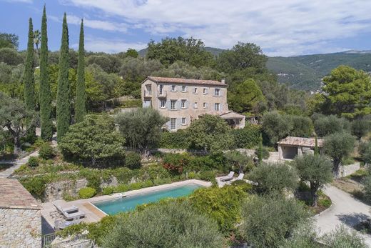 Châteauneuf-Grasse, Alpes-Maritimesのヴィラ