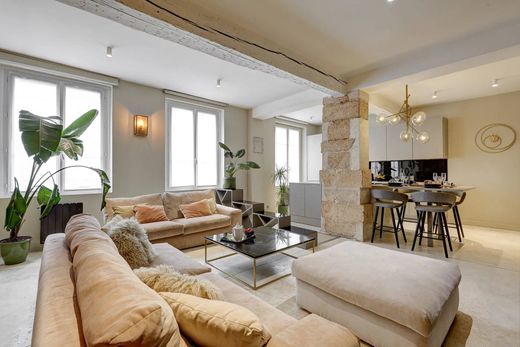 Apartment in Chatelet les Halles, Louvre-Tuileries, Palais Royal, Paris