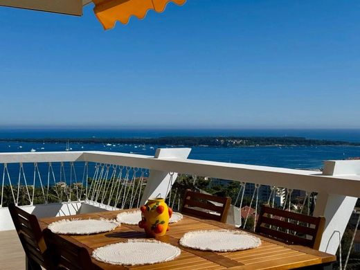 Apartment / Etagenwohnung in Cannes, Alpes-Maritimes