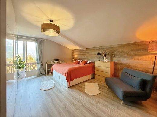 Chata w Sevrier, Haute-Savoie
