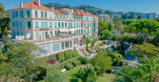 Apartment / Etagenwohnung in Cannes, Alpes-Maritimes