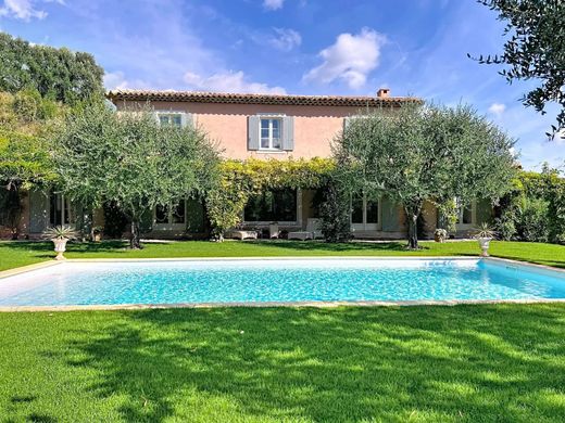 Villa in Châteauneuf-Grasse, Alpes-Maritimes