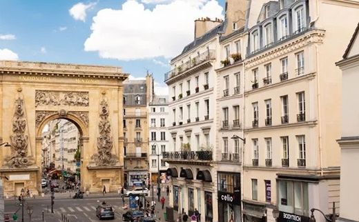 Apartment in Chatelet les Halles, Louvre-Tuileries, Palais Royal, Paris