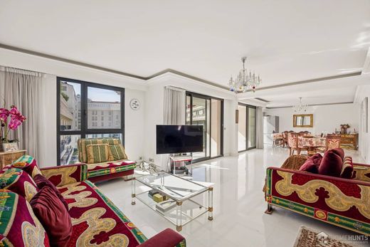 Apartment / Etagenwohnung in Cannes, Alpes-Maritimes