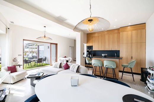 Apartment / Etagenwohnung in Cannes, Alpes-Maritimes